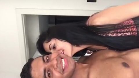 Pareja golpea la red en un video de mamada casera