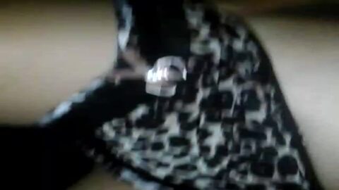 Pareja joven de barreras de Bahía divirtiéndose