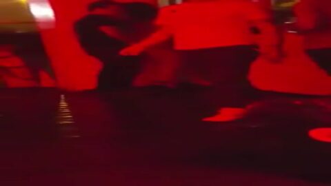 Pareja pillada follando al final del club
