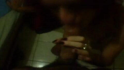 Pelirroja flaca pagando mamada apareció en la red