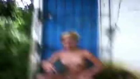 Pequeña ninfa seduciendo