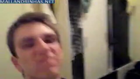 Pequeño playboy follándose a una putita rubia.