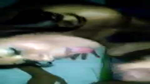 Piraña pidió leche en la boca directa de la giromba