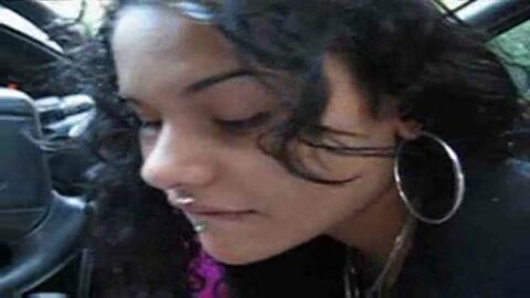 Puta morena mamada en el coche