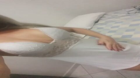 Rubia cachonda y caliente exhibiéndose por WhatsApp 01.