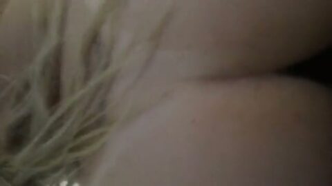 Rubia caliente Vanessinha quiere semen en su coño