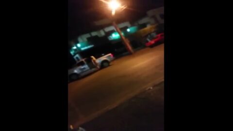 Rubia caliente desnuda en la calle en MT