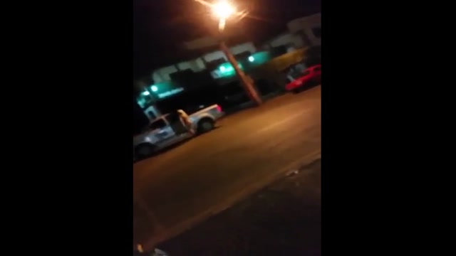 Rubia caliente desnuda en la calle en MT
