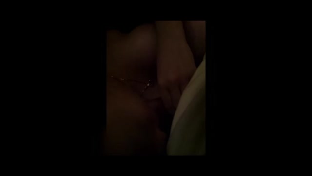 Rubia chupando a su amiga hasta correrse