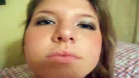 Rubia en siririca y chupandose los dedos