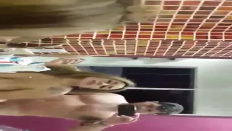 Rubia esnifando cocaína y follando