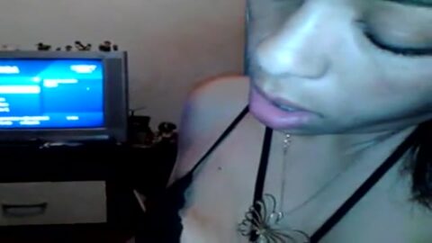 Se corrió en la boca de dos jovencitas y grabó la corrida.