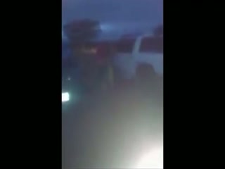 Se lo di al tipo del auto grande después de la fiesta en público.