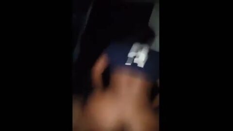 Sentada nerviosa de la mulata flaca