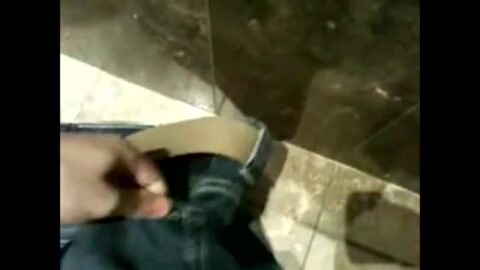 Sexo casero con una jovencita traviesa