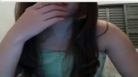 Thais Hottie desde el interior mostró sus pechos en la cámara