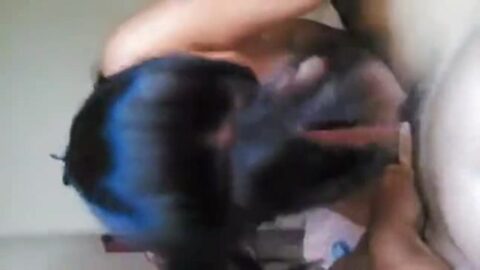 Traviesa hace lo que su novio quiere