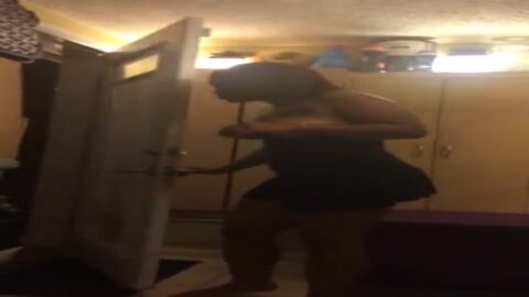 Traviesa haciendo realidad el sueño del repartidor