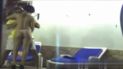 Vecino atrapado atrapando a su novia