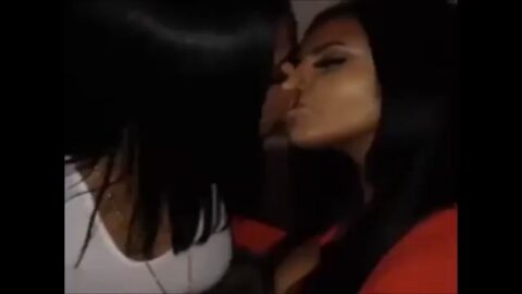 Vídeos de lesbianas calientes besándose en puta amateur