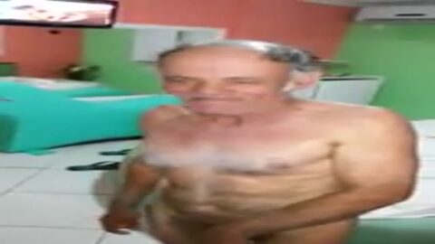 Viejo con ganas de comer mulatinha en el motel