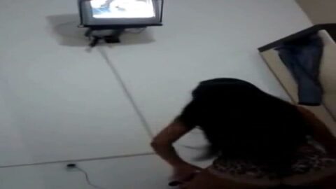 Wow morena caliente balanceándose en funk