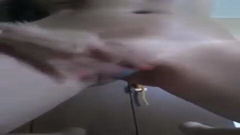 chica caliente corriéndose en video casero