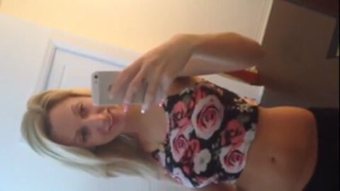 joven rubia caliente