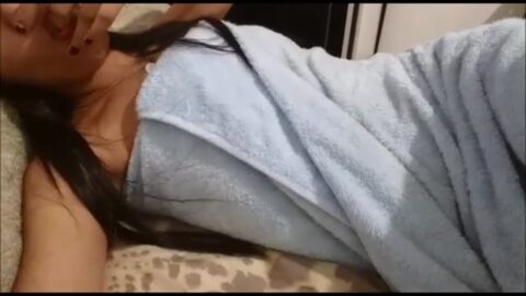 jovencita muy caliente en siririca