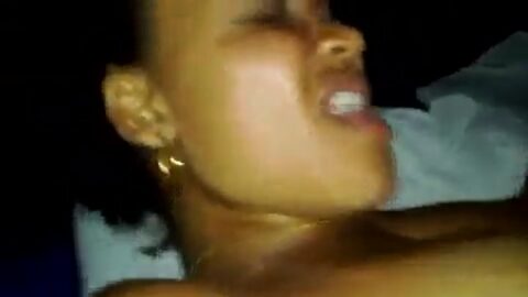 mulatina traviesa en video de sexo