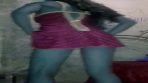 puta bailando desnuda