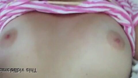 rubia muestra coño delicioso caliente