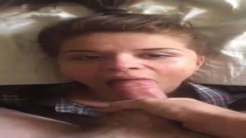 ¡Garganta profunda tragándose la polla entera!