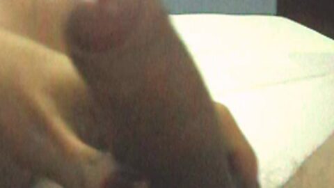 ¡Si lo filmas te morderé la polla, hijo de puta!