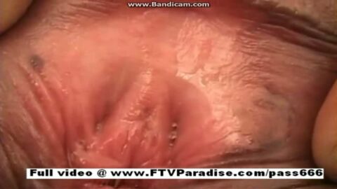 ¿Alguna vez has visto un coño abierto??? así que mira y chupa