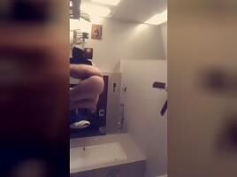 Thick thot twerking for camera