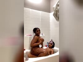 G/G Dildo Tub Play