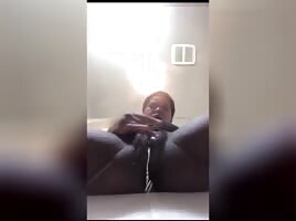 Bald head but pussy Squirting