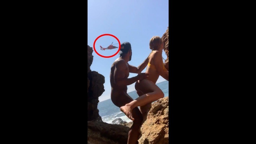 Guarda Costa casi descubre a pareja infiel follando en la playa